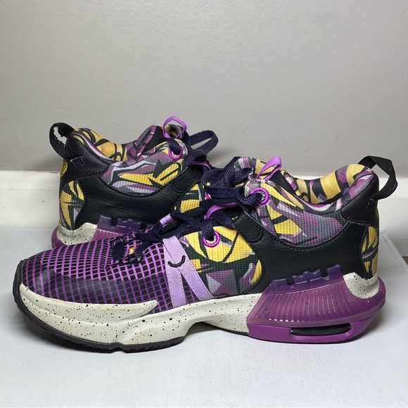 Nike Lebron Witness 7 SE GS Lakers Graffiti Sneakers Size 7Y Shoes - FD0209-001 - Picture 16 of 16